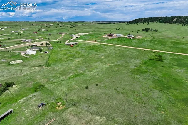 a view of an outdoor space