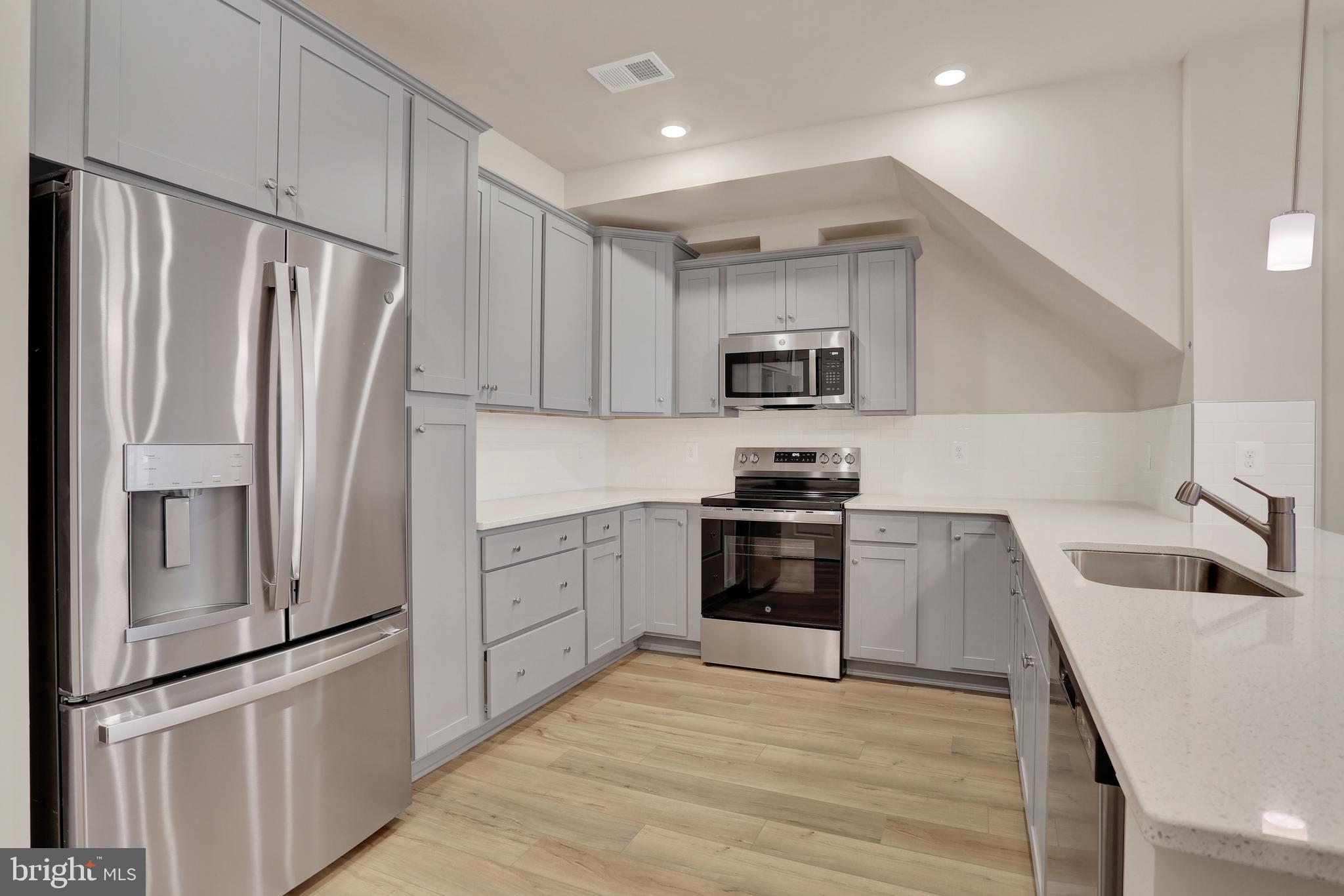 9664 Swallowtail Lane Manassas, VA 20110 - Photo 15 of 95 9664 Swallowtail Ln - Eat-In Kitchen