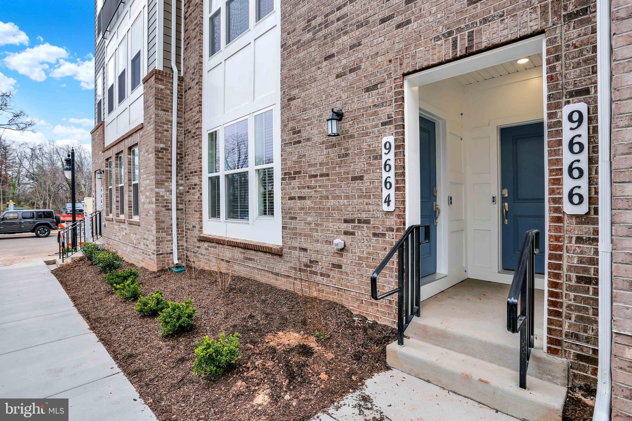9664 Swallowtail Lane Manassas, VA 20110 - Photo 2 of 95 9664 Swallowtail Ln - Front Door