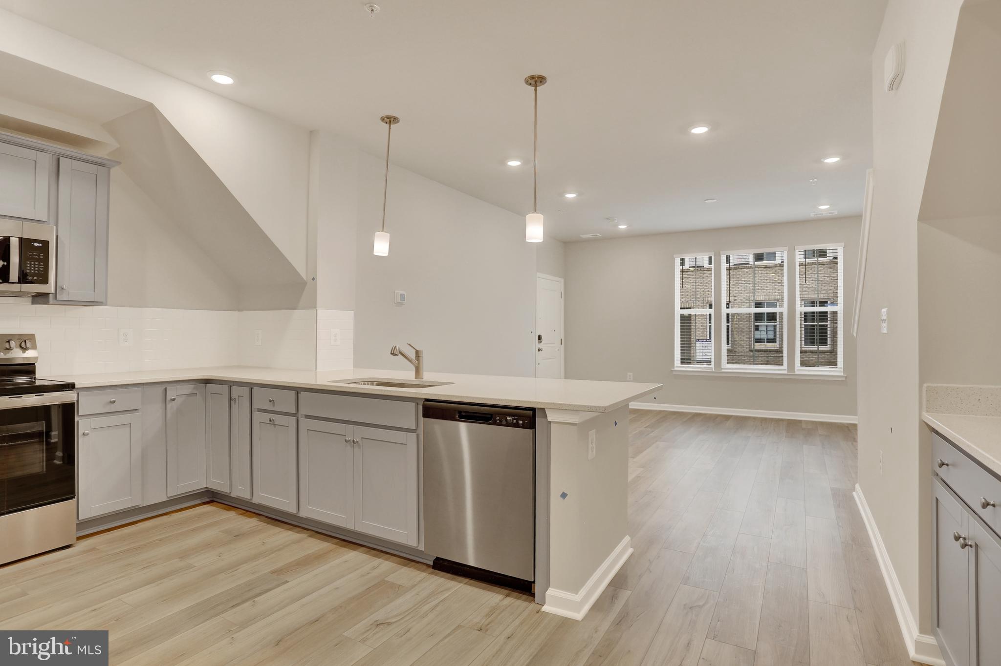 9664 Swallowtail Lane Manassas, VA 20110 - Photo 22 of 95 9664 Swallowtail Ln - Kitchen/Dining/Great Room
