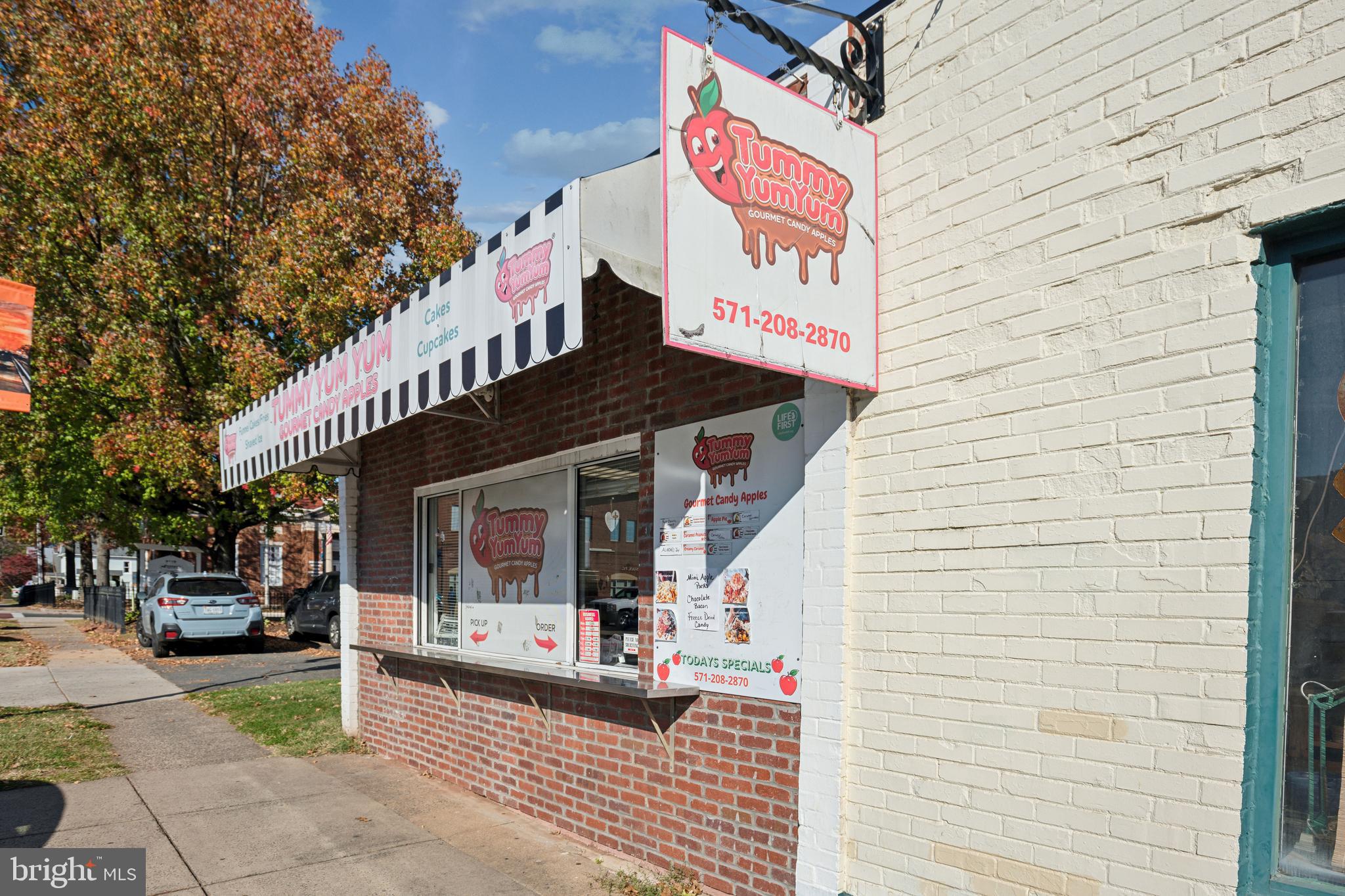 9664 Swallowtail Lane Manassas, VA 20110 - Photo 84 of 95 a view of a street with sitting area