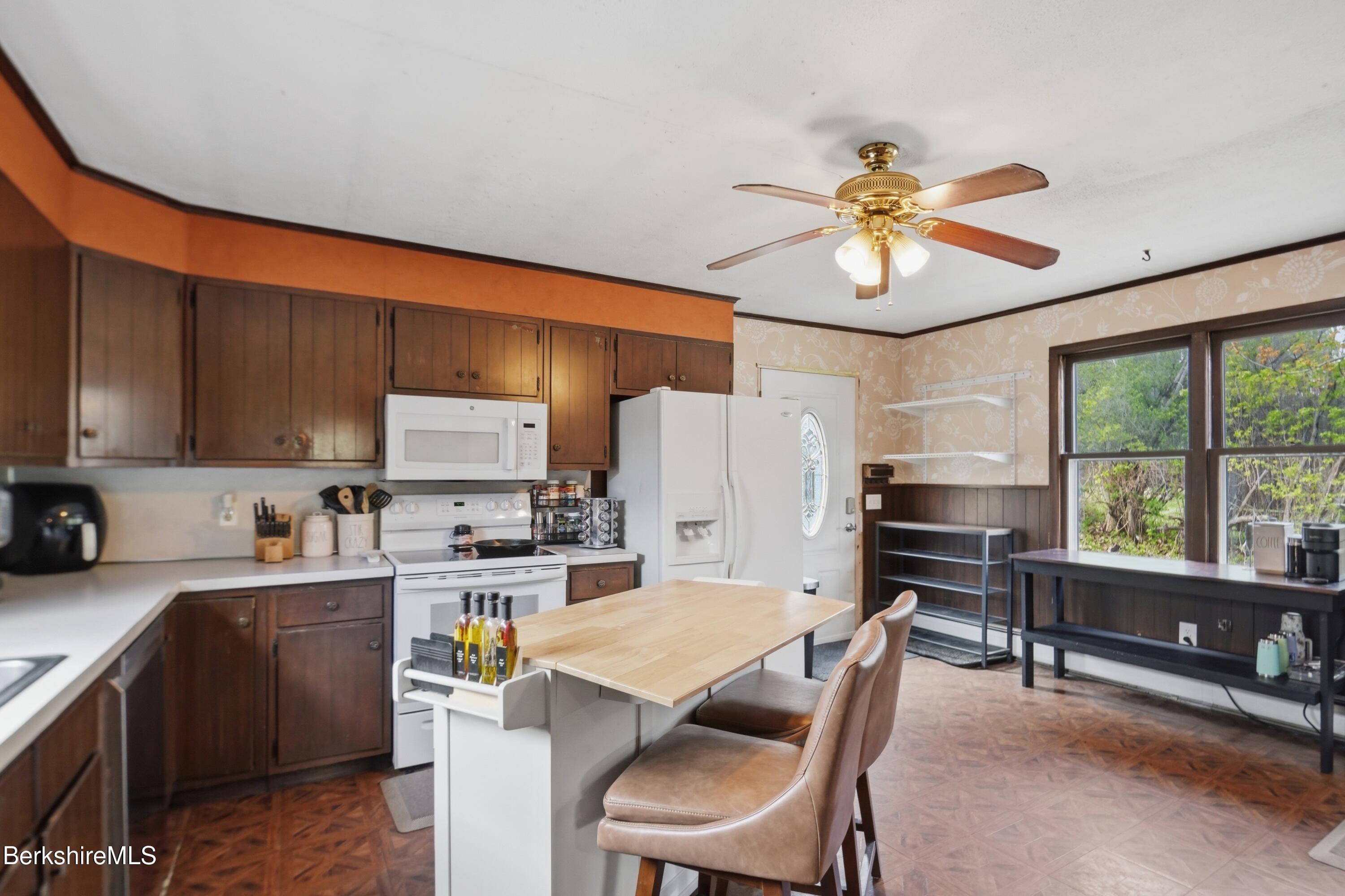 475 W Road Clarksburg, MA 01247 - Photo 10 of 47 Kitchen