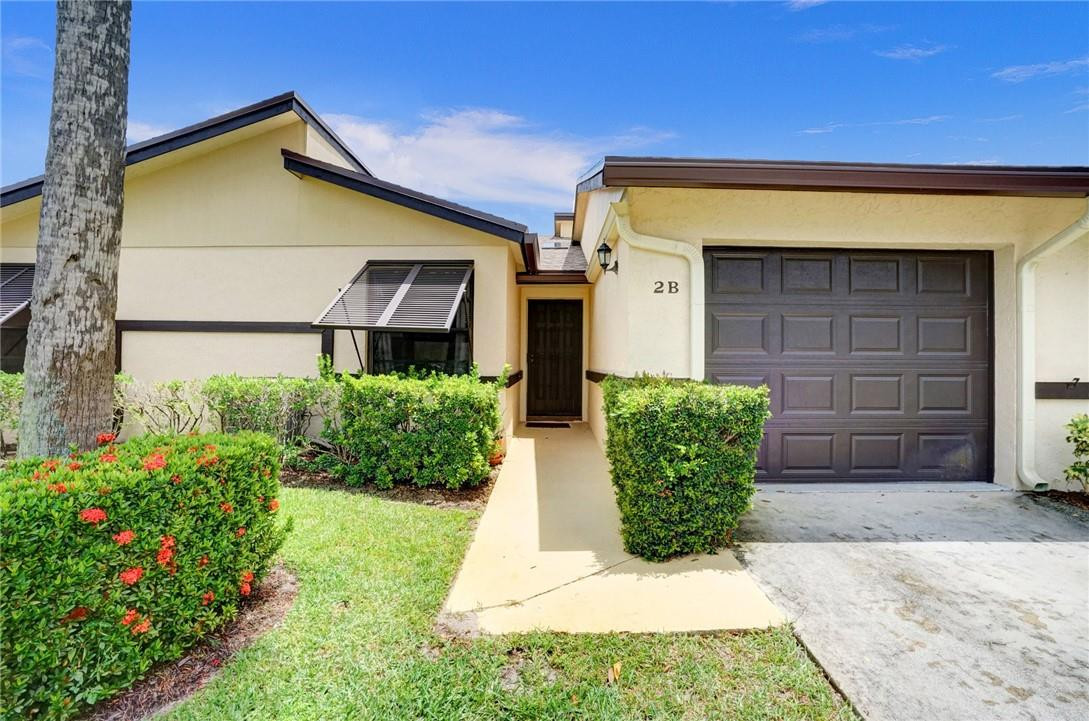 2 Ridge Pointe Drive, Unit B Boynton Beach, FL 33435 - Photo 2 of 23 Photo 2