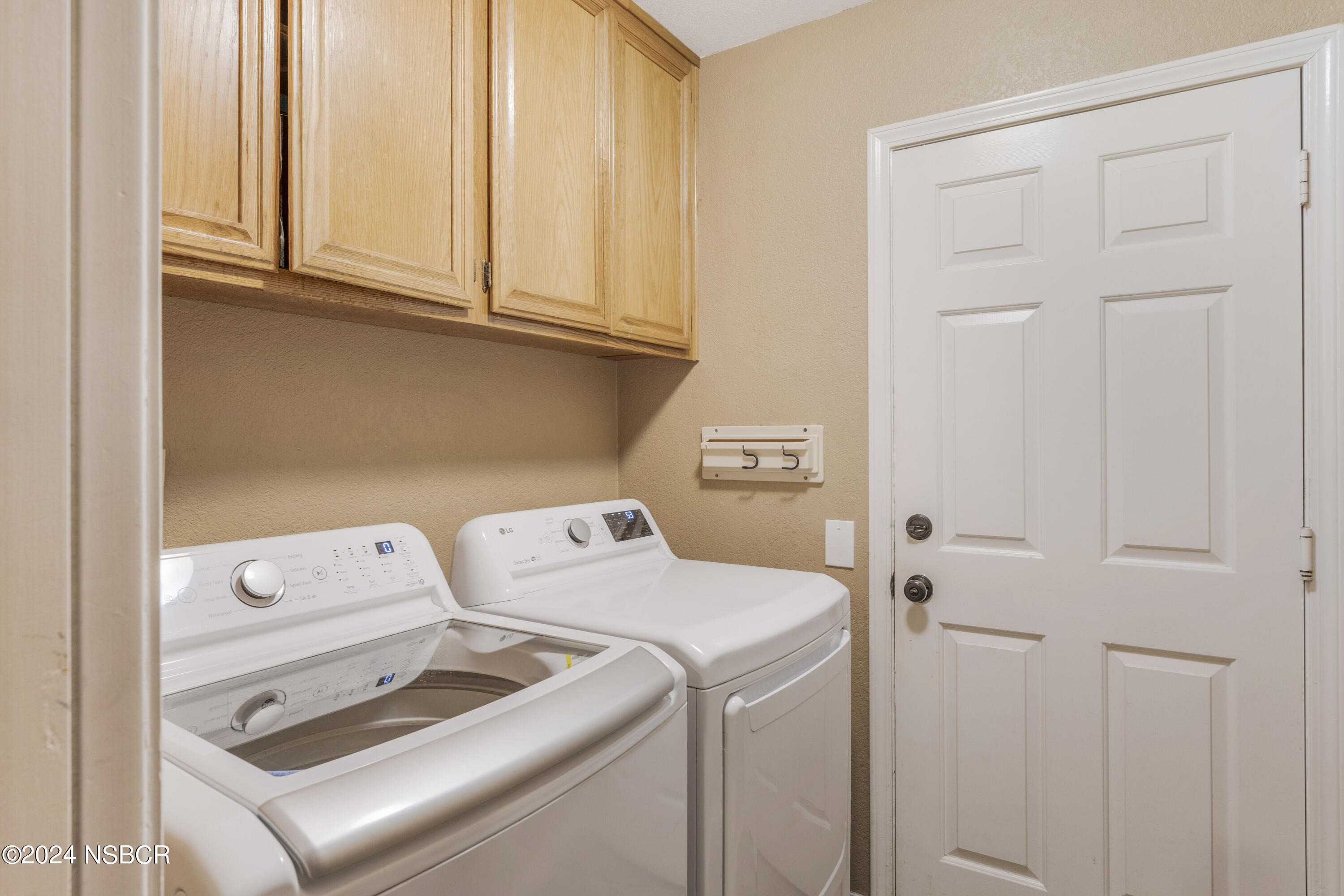 816 Cooper Drive Lompoc, CA 93436 - Photo 19 of 35 a utility room with dryer and washer