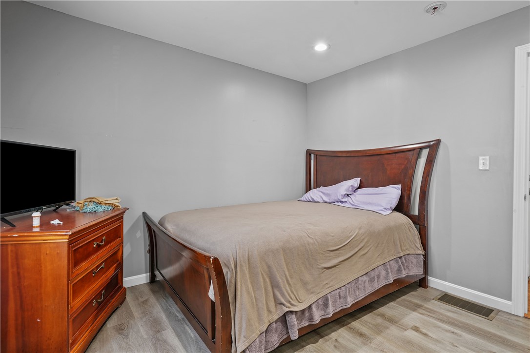 8 Tappan Street Providence, RI 02908 - Photo 13 of 40