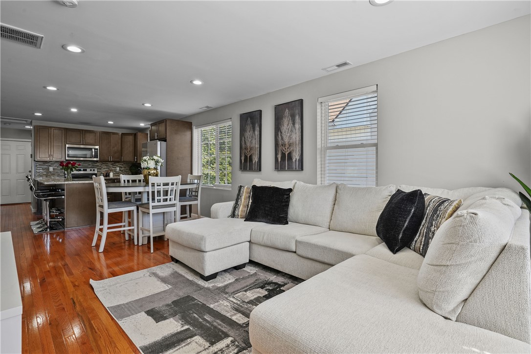8 Tappan Street Providence, RI 02908 - Photo 16 of 40