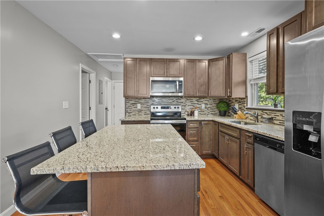 8 Tappan Street Providence, RI 02908 - Photo 18 of 40