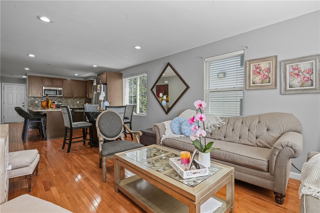 8 Tappan Street Providence, RI 02908 - Photo 3 of 40