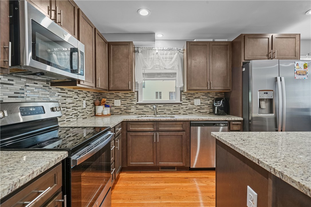 8 Tappan Street Providence, RI 02908 - Photo 5 of 40
