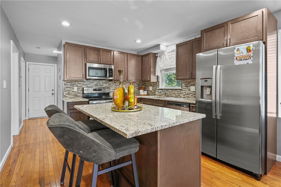 8 Tappan Street Providence, RI 02908 - Photo 6 of 40