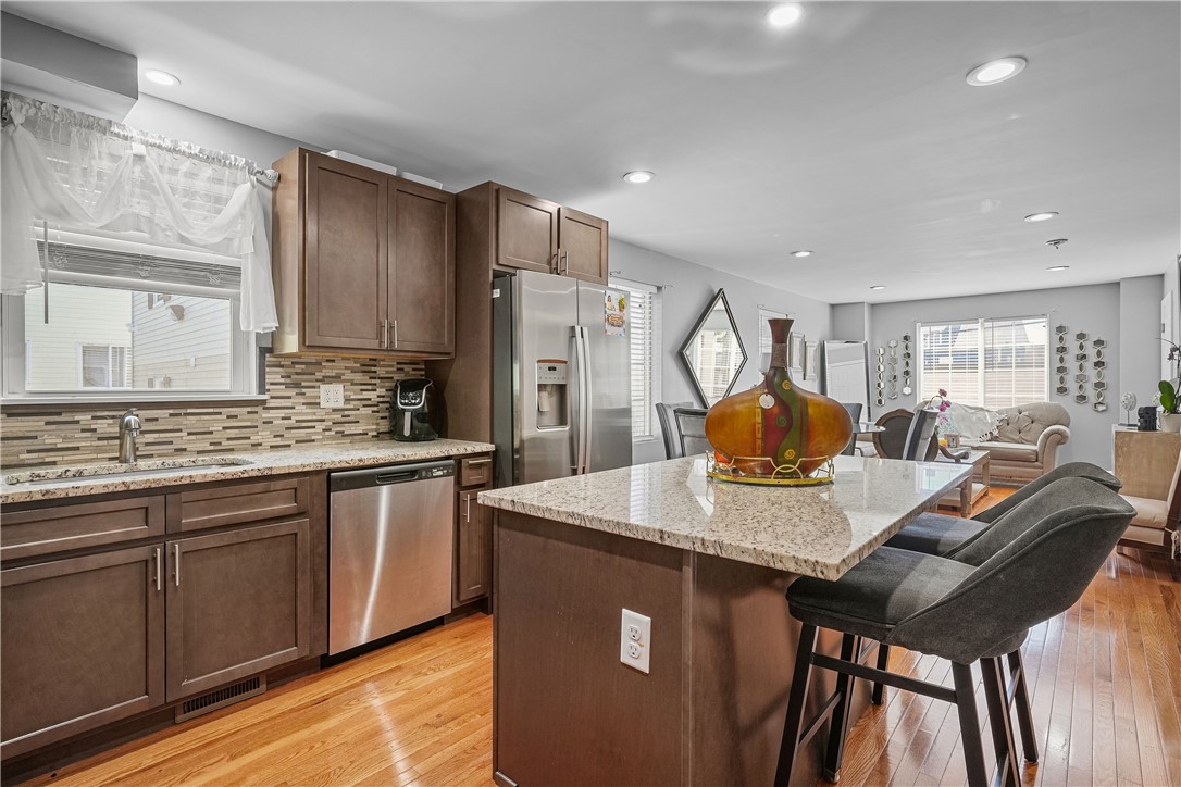 8 Tappan Street Providence, RI 02908 - Photo 7 of 40