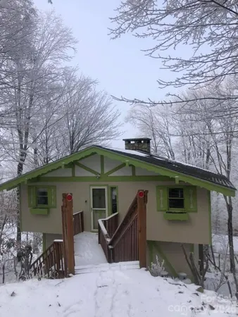 a view of a house with backyard and furniture