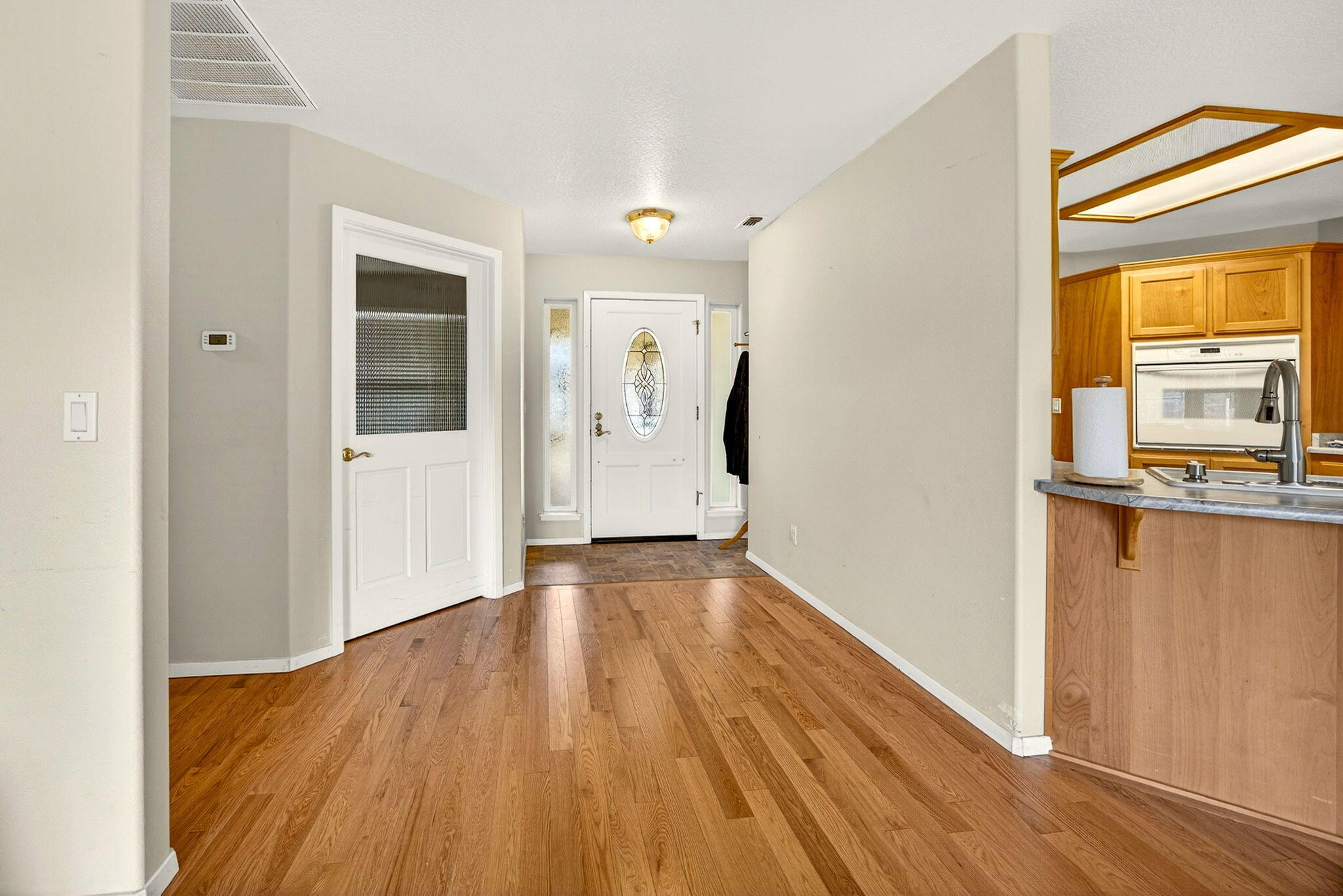 1708 Leonard Road Grants Pass, OR 97527 - Photo 10 of 46 Entry with Office/Den on Right as you walk in.