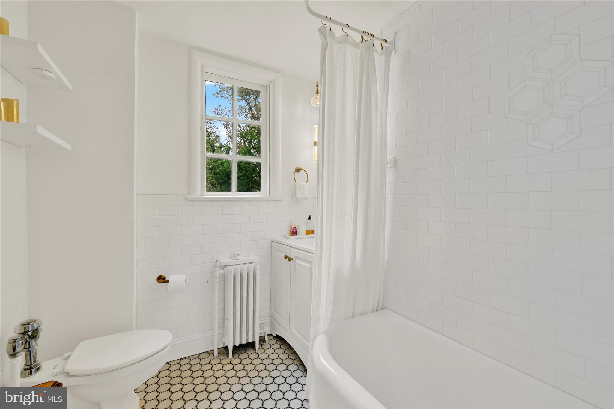 6 Upland Road, Unit Q3 Baltimore, MD 21210 - Photo 16 of 27 Beautifully updated Bathroom