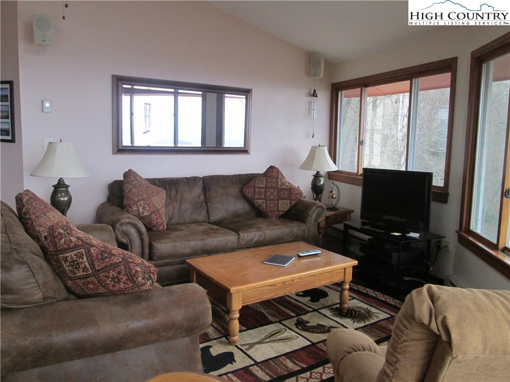138 Village Road Beech Mountain, NC 28604 - Photo 5 of 14 Gallery Image 5