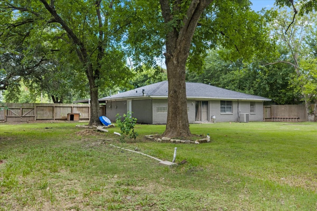 2402 Hodges Street Baytown, TX 77521 - Photo 3 of 37