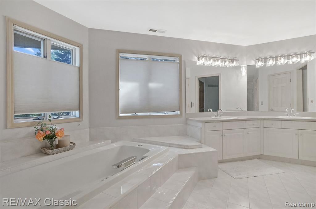3049 Walnut Lake Road West Bloomfield, MI 48322 - Photo 36 of 53 Gallery Image 36