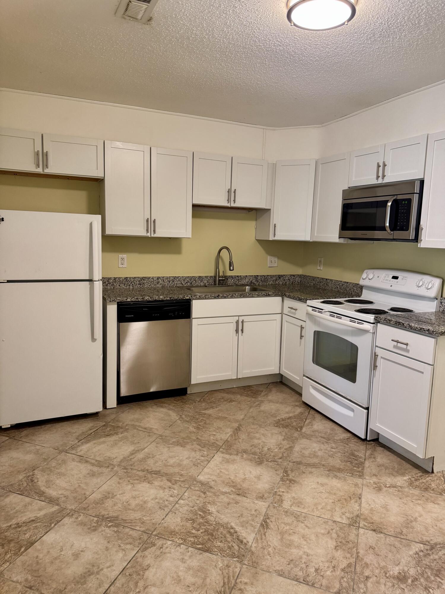 1910 Tropicana Road, Unit 9E North Charleston, SC 29406 - Photo 4 of 15 kitchen
