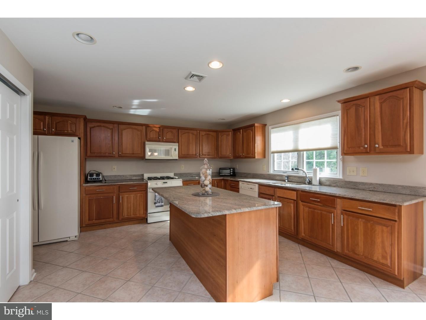 726 Suffolk Road Abington, PA 19046 - Photo 10 of 24 Kitchen