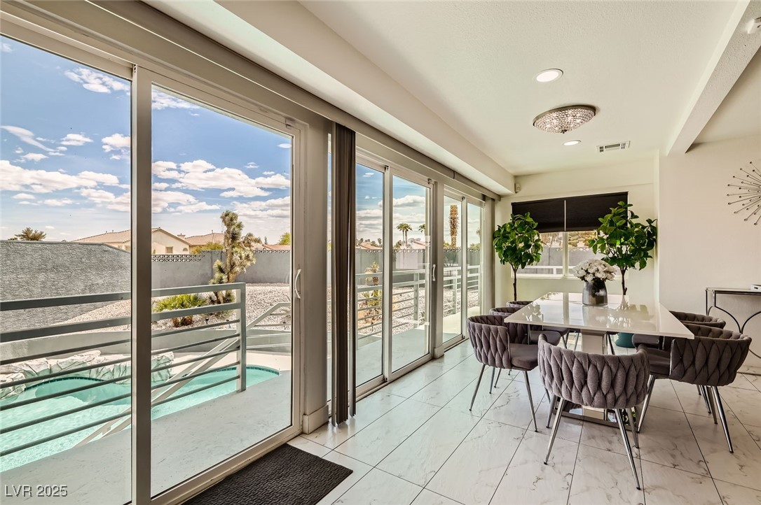 2520 Castlesands Way Las Vegas, NV 89121 - Photo 15 of 59 View of sunroom / solarium