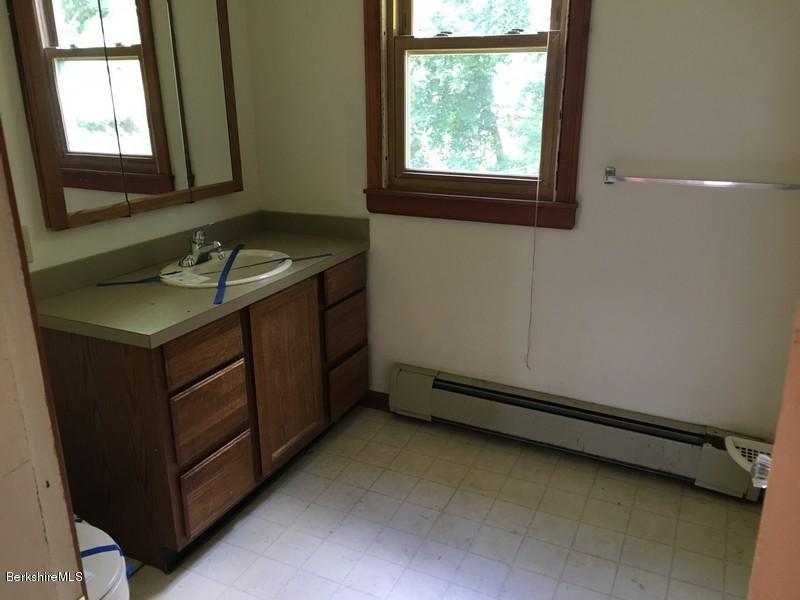 94 Bay State Road Pittsfield, MA 01201 - Photo 18 of 25 IMG_0685