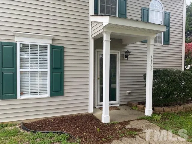 a view of a house with backyard and plants
