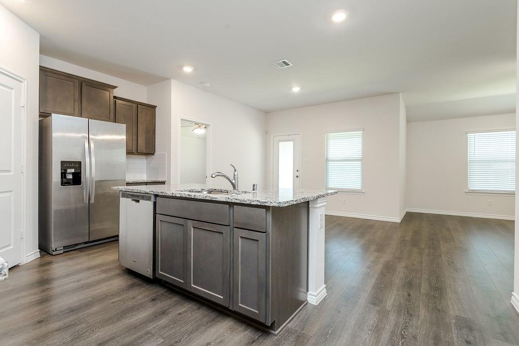 406 Saddle Club Way Princeton, TX 75407 - Photo 11 of 34