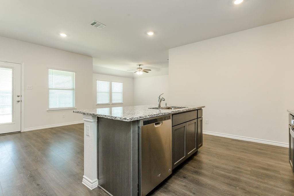 406 Saddle Club Way Princeton, TX 75407 - Photo 13 of 34