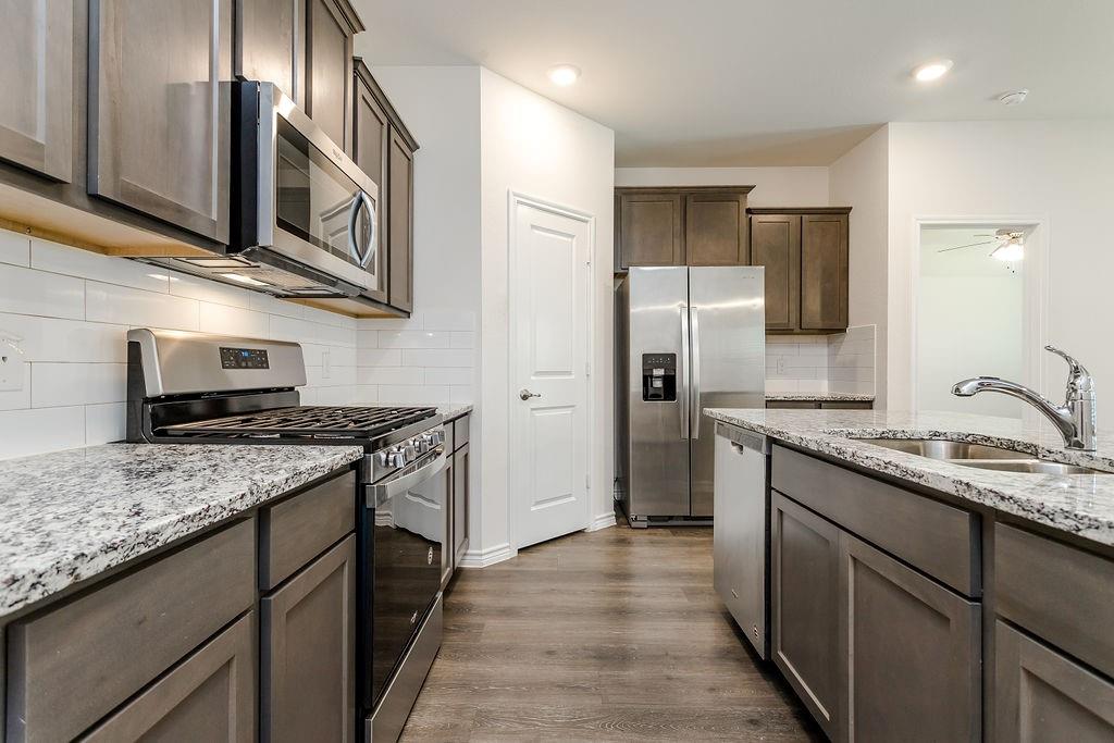 406 Saddle Club Way Princeton, TX 75407 - Photo 16 of 34