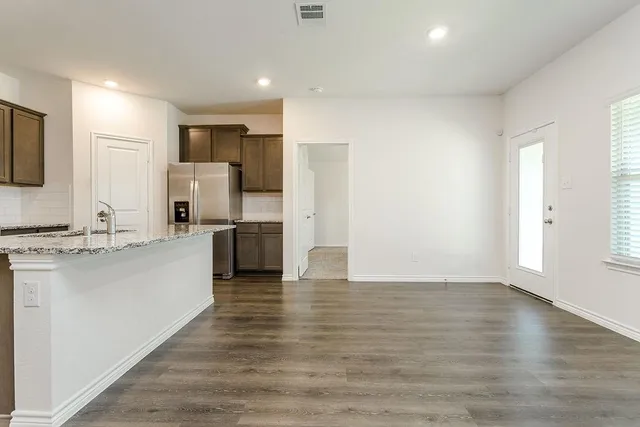 $2,050 | 406 Saddle Club Way, Princeton, TX 75407