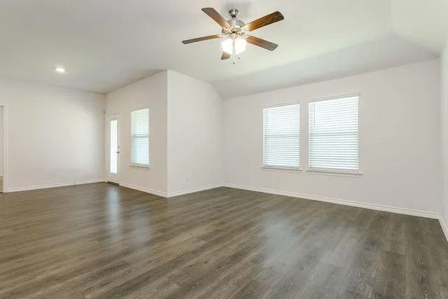 $2,050 | 406 Saddle Club Way, Princeton, TX 75407