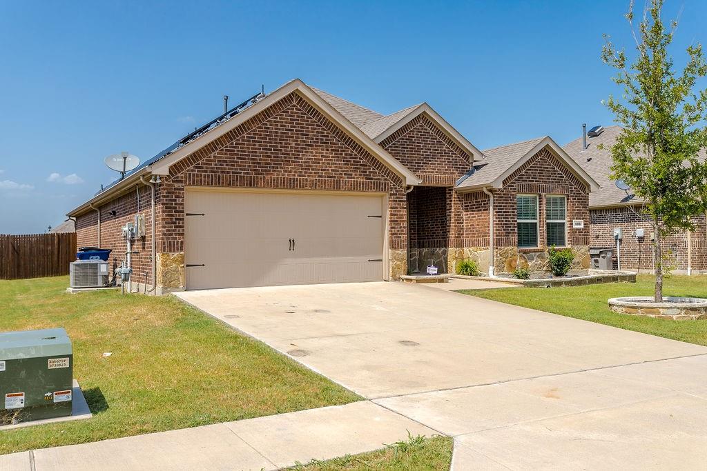 406 Saddle Club Way Princeton, TX 75407 - Photo 2 of 34