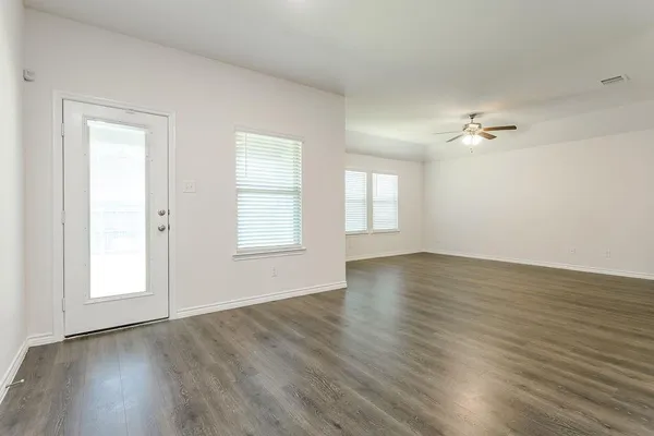 $2,000 | 406 Saddle Club Way, Princeton, TX 75407