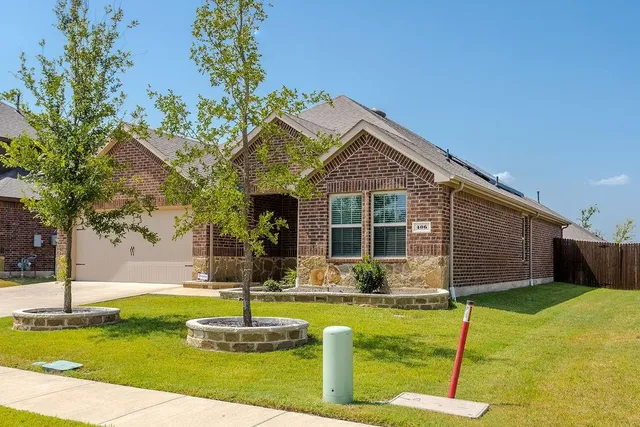 $2,050 | 406 Saddle Club Way, Princeton, TX 75407