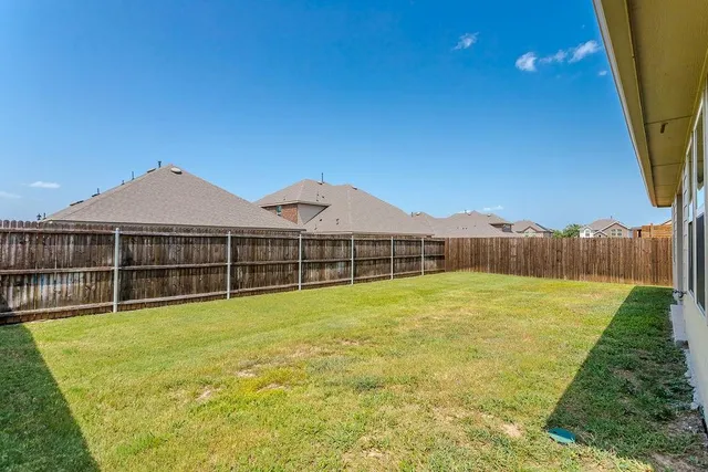 $2,050 | 406 Saddle Club Way, Princeton, TX 75407