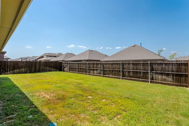 $2,050 | 406 Saddle Club Way, Princeton, TX 75407