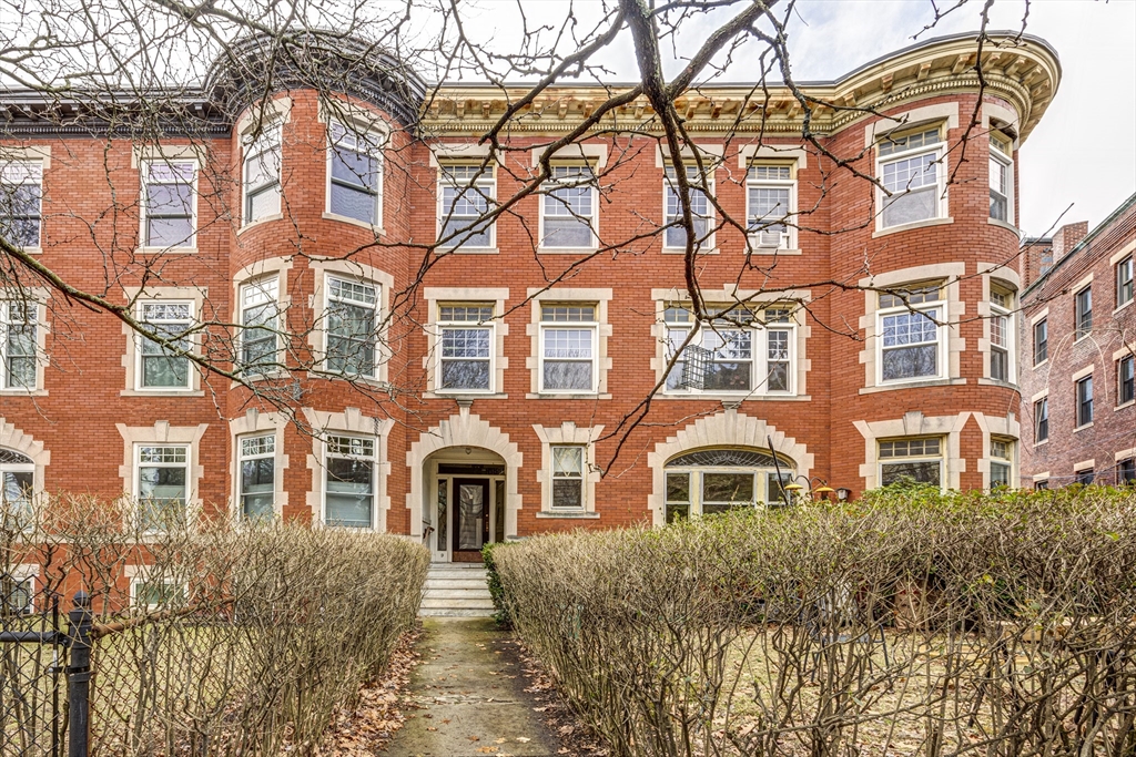 9 Clinton Path, Unit 1 Brookline, MA 02445 - Photo 2 of 30