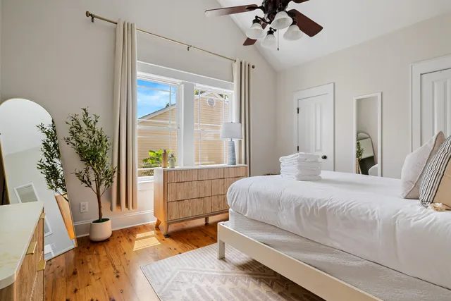 $4,995 | 4 Senate Street, Charleston, SC 29403