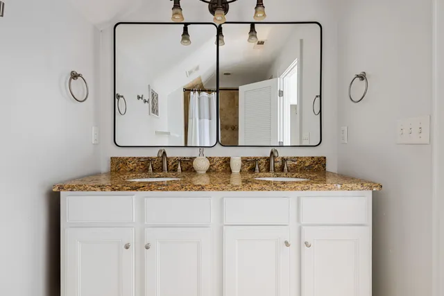 $4,995 | 4 Senate Street, Charleston, SC 29403