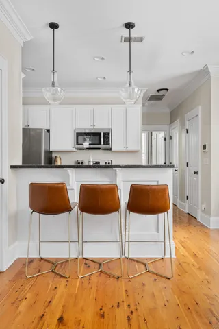 $4,995 | 4 Senate Street, Charleston, SC 29403