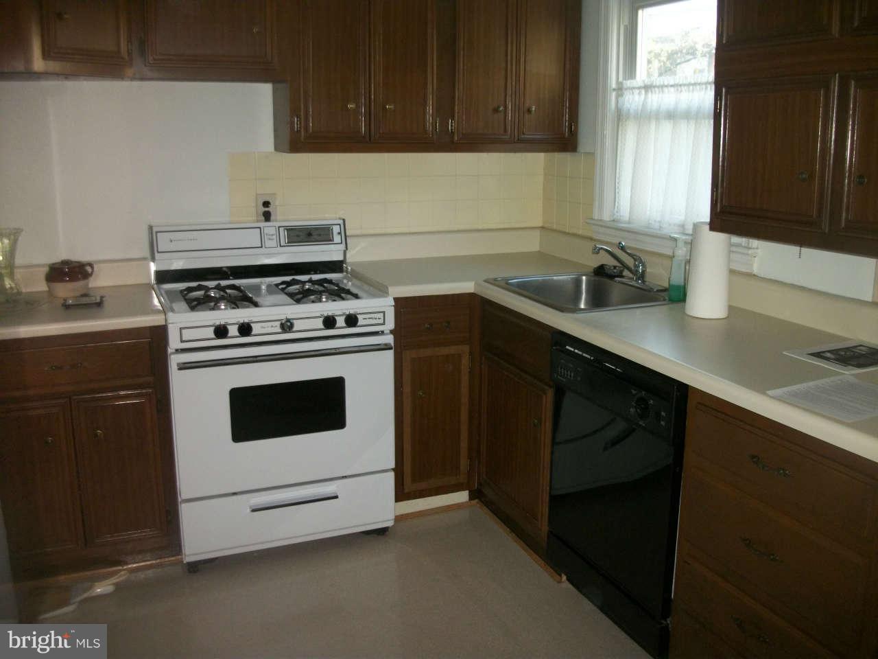 1502 Moffet Road Silver Spring, MD 20903 - Photo 3 of 22 Kitchen