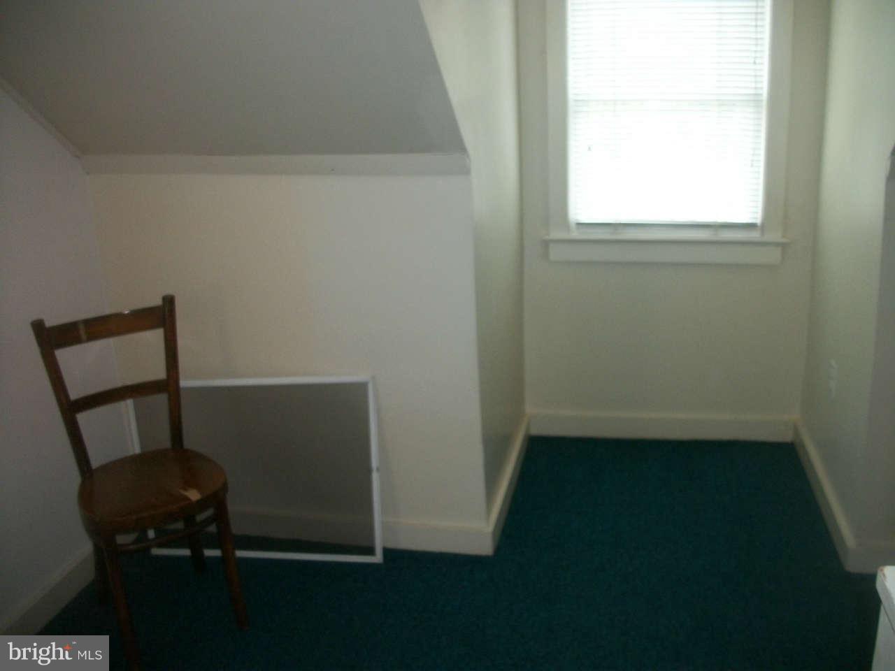1502 Moffet Road Silver Spring, MD 20903 - Photo 10 of 22 Sitting room