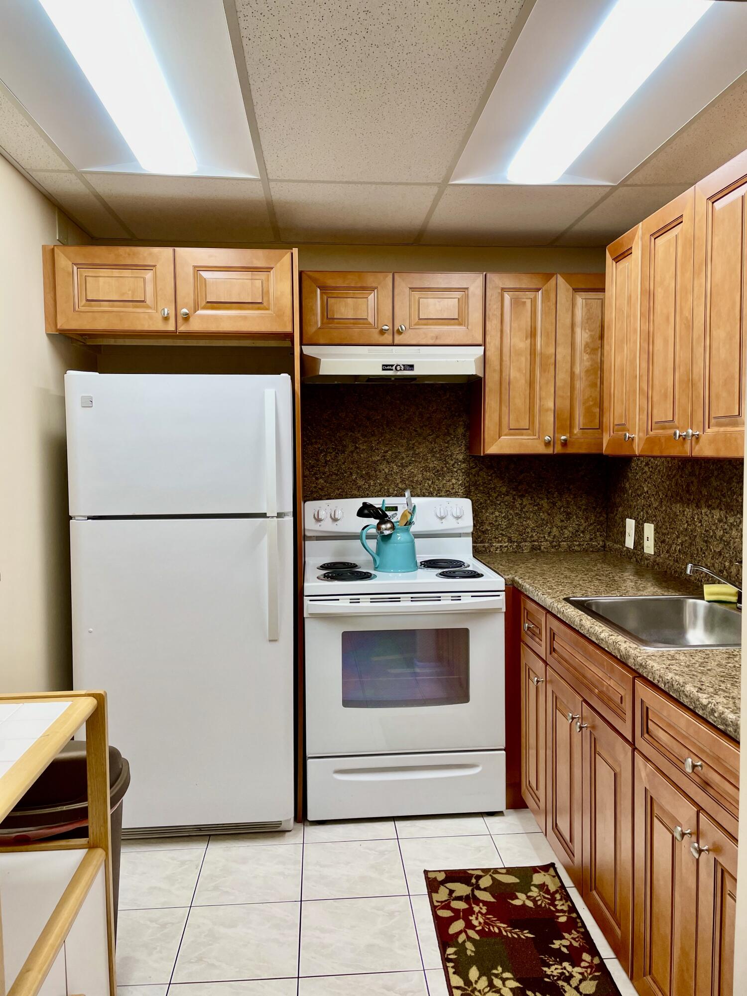 296 Preston H Boca Raton, FL 33434 - Photo 10 of 21 a kitchen with a sink a refrigerator and cabinets