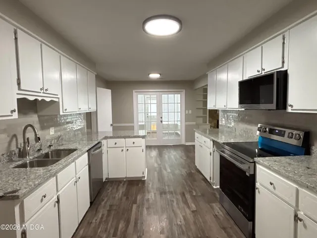 $278,900 | 422 Lake Front Drive, Warner Robins, GA 31088