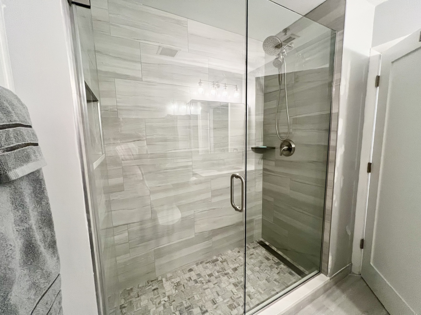 910 West Madison Street, Unit 602 Chicago, IL 60607 - Photo 8 of 14 a bathroom with a shower