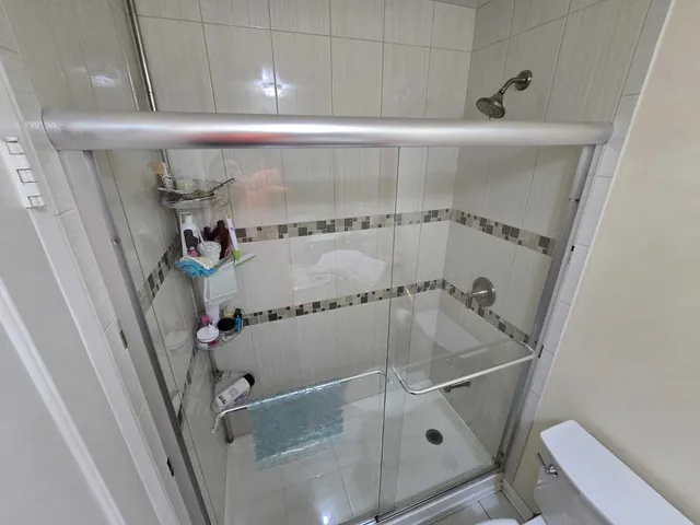 $299,000 | 7033 North Kedzie Avenue, Unit 606, Chicago, IL 60645