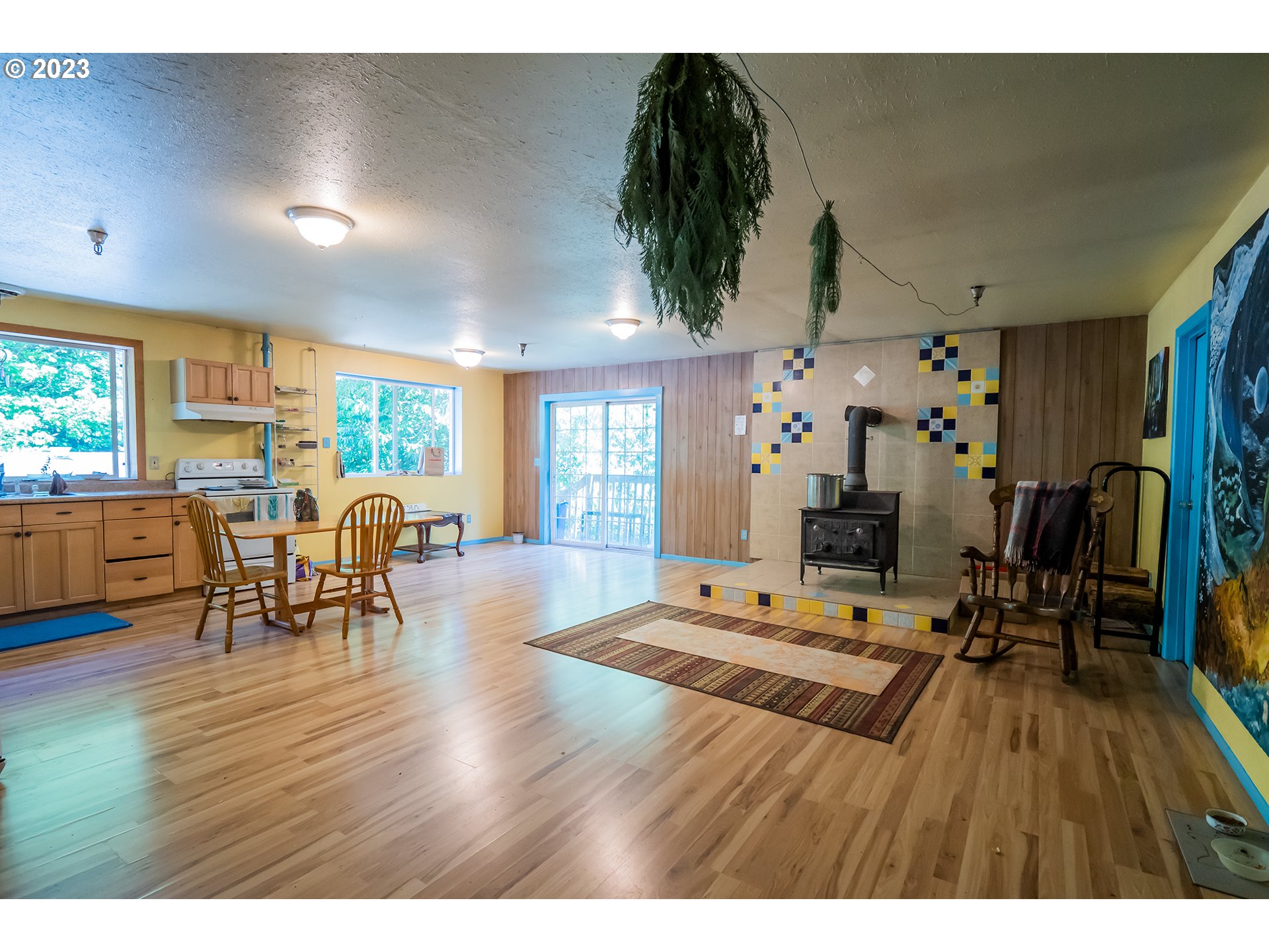 18624 Highway 36 Blachly, OR 97412 - Photo 26 of 46 a living room with furniture and wooden floor