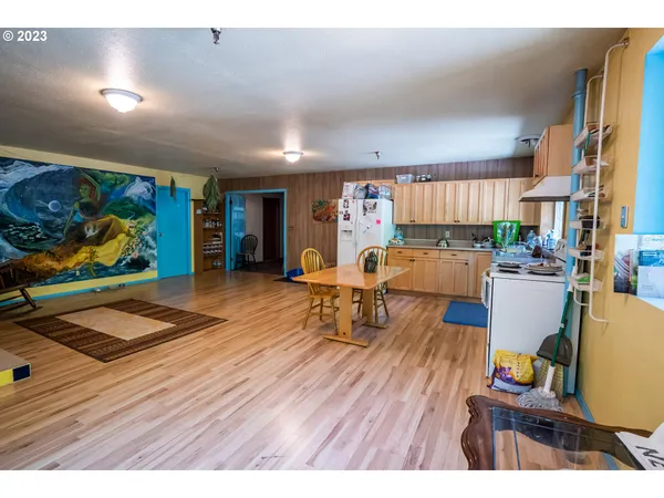 $1,350,000 | 18624 Highway 36, Blachly, OR 97412
