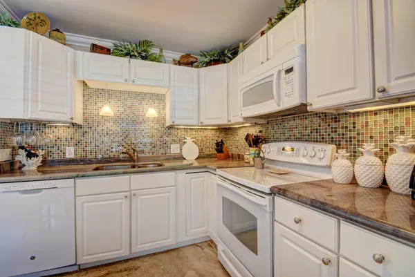 $7,000 | 1700 South Ocean Boulevard, Unit 70, Delray Beach, FL 33483