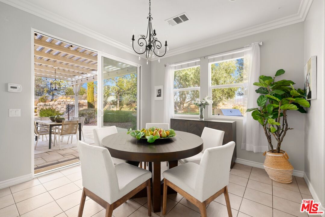 886 Hemlock Ridge Court Simi Valley, CA 93065 - Photo 10 of 28 Gallery Image 10